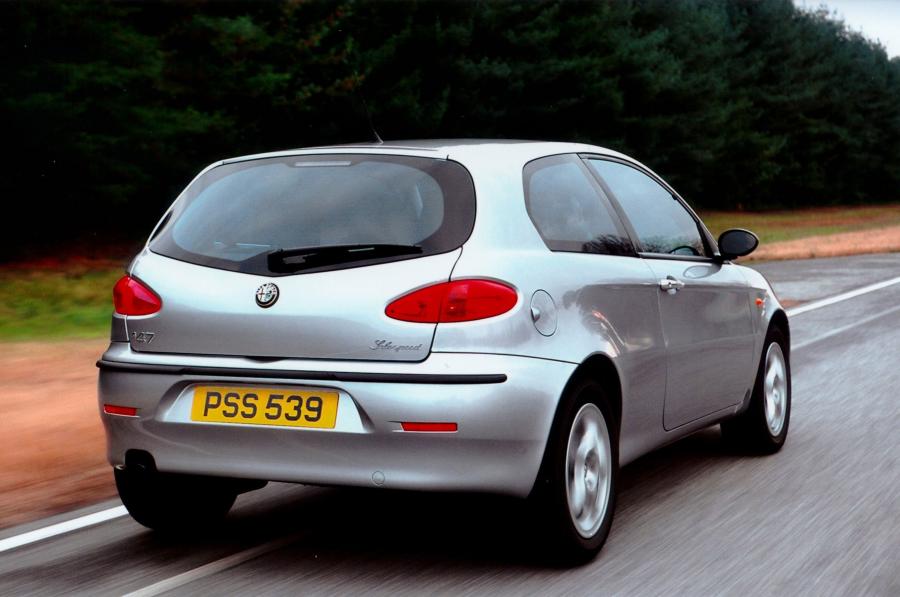  Alfa Romeo 147 3-Door (937A) 2001 года  (UK) (фото 8 из 25)